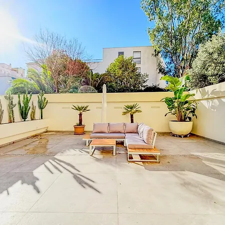 2p Just Steps From Beaches