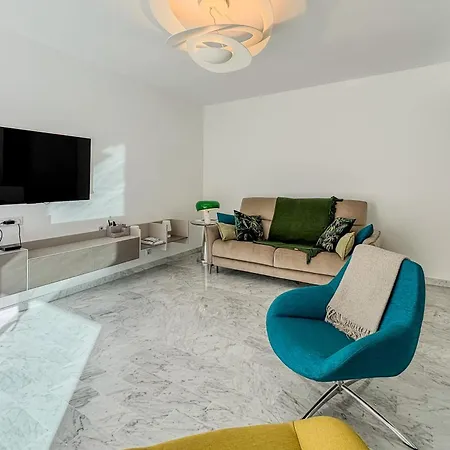 2p Just Steps From Beaches Holiday home *
