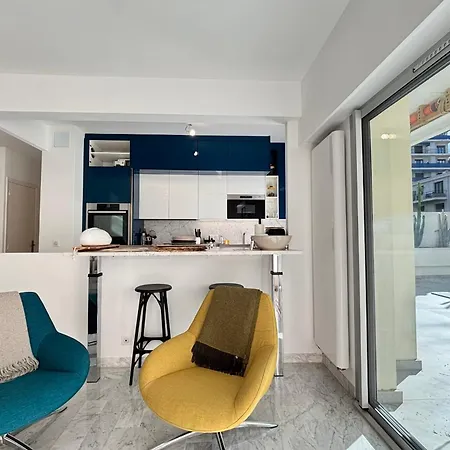 2p Just Steps From Beaches Holiday home *