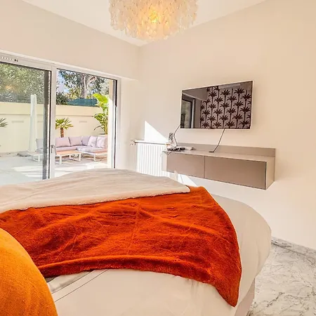 2p Just Steps From Beaches *